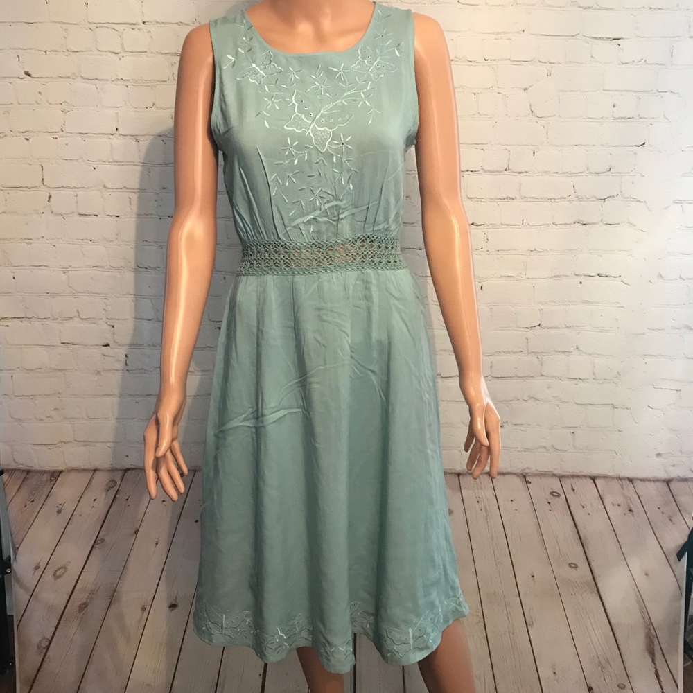 Forever 21 seafoam green butterfly embroidered dress